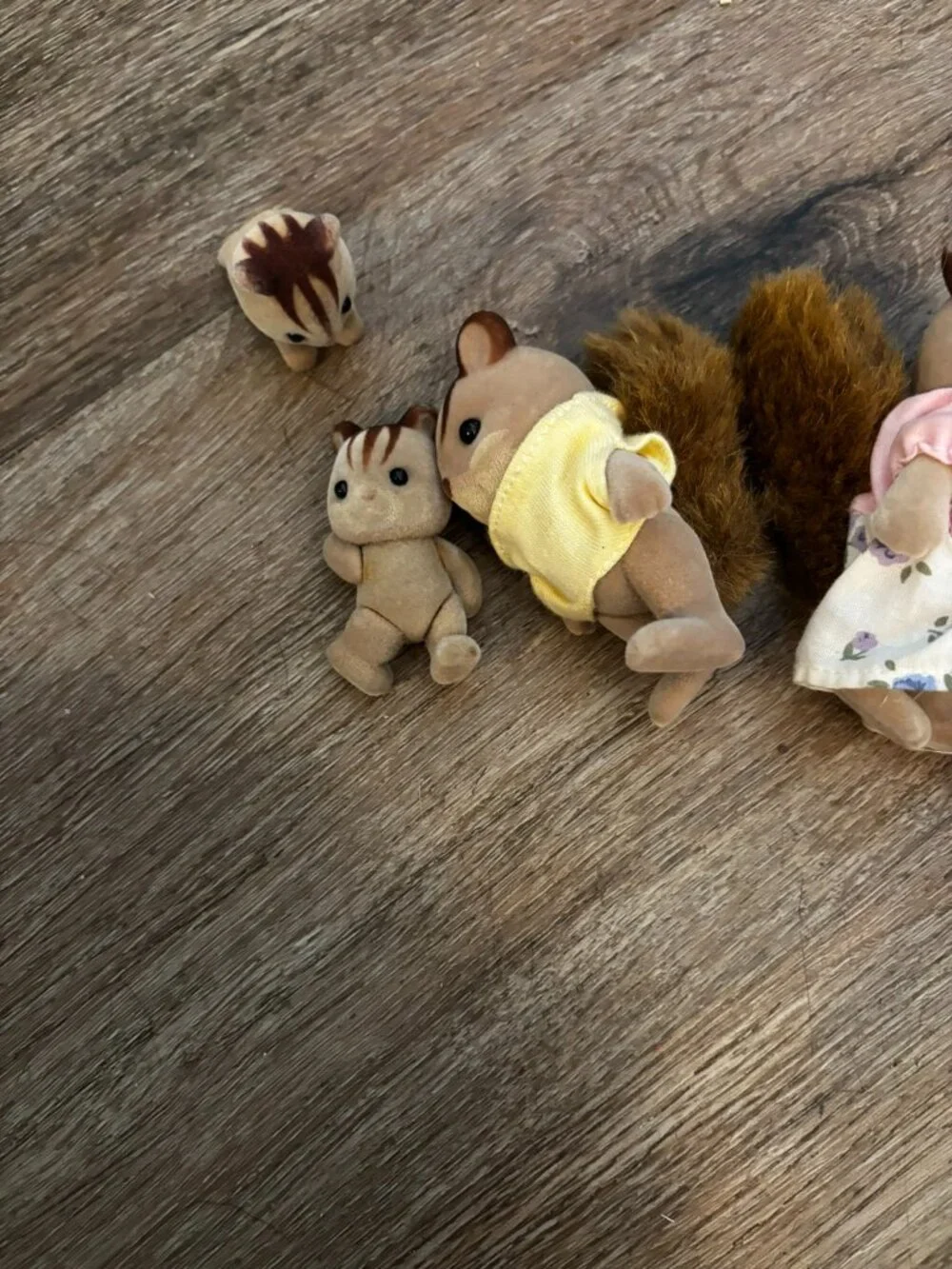 Lot 7 Sylvanian Families Calico Critters Walnut Squirrel w/babies twins
